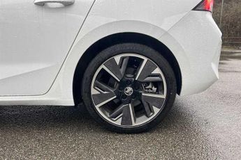 Vauxhall Astra Electric 54kWh Ultimate Hatchback 5dr Electric Auto (156 ps)