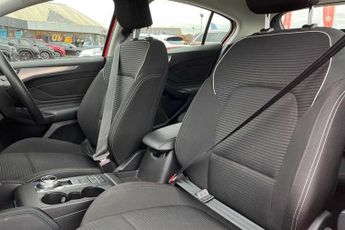 FORD FOCUS 1.0T EcoBoost MHEV Titanium Hatchback 5dr Petrol Hybrid DCT Euro