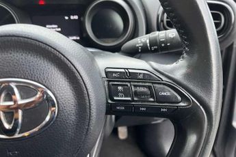 Toyota Yaris 1.5 VVT-h (116 PS) Design 5 Door Petrol Hybrid Hatchback Automat