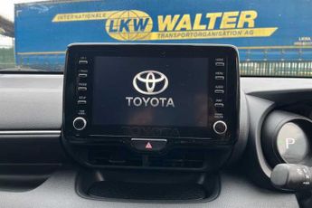 Toyota Yaris 1.5 VVT-h (116 PS) Design 5 Door Petrol Hybrid Hatchback Automat