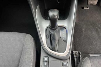 Toyota Yaris 1.5 VVT-h (116 PS) Design 5 Door Petrol Hybrid Hatchback Automat