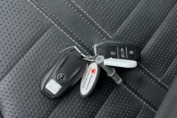 VAUXHALL MOKKA Electric 50kWh Ultimate SUV 5dr Electric Auto (136 ps)