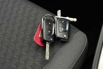 TOYOTA YARIS 1.5 VVT-h Design Hatchback 5dr Petrol Hybrid E-CVT Euro 6 (s/s) 