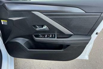 Vauxhall Astra Electric 54kWh GS Hatchback 5dr Electric Auto (156 ps)