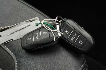 VAUXHALL MOKKA Electric 50kWh Ultimate SUV 5dr Electric Auto (136 ps)