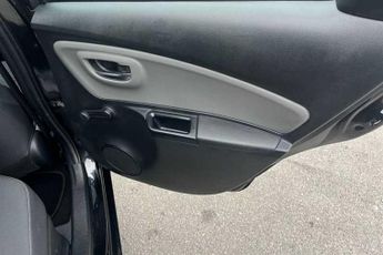 Toyota Yaris 1.5 VVT-h Icon Tech Hatchback 5dr Petrol Hybrid E-CVT Euro 6 (s/