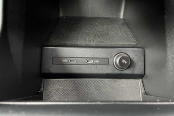 AUDI Q4 E-TRON 40 S line SUV 5dr Electric Auto 82kWh (204 ps)