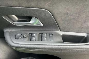 VAUXHALL MOKKA Electric 50kWh Ultimate SUV 5dr Electric Auto (136 ps)