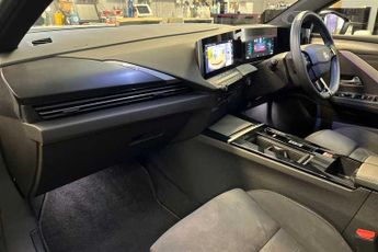 Vauxhall Astra Electric 54kWh Ultimate Hatchback 5dr Electric Auto (156 ps)