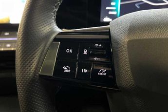 Vauxhall Astra Electric 54kWh Ultimate Hatchback 5dr Electric Auto (156 ps)