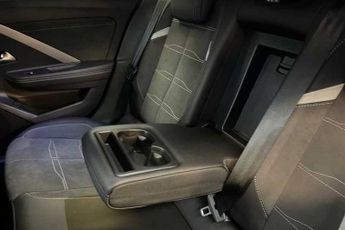 Vauxhall Astra Electric 54kWh Ultimate Hatchback 5dr Electric Auto (156 ps)