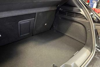 Vauxhall Astra Electric 54kWh Ultimate Hatchback 5dr Electric Auto (156 ps)