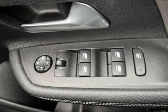 VAUXHALL MOKKA Electric 50kWh Ultimate SUV 5dr Electric Auto (136 ps)