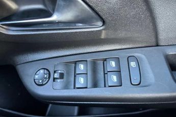 VAUXHALL Corsa Electric 50kWh Yes Hatchback 5dr Electric Auto (136 ps)