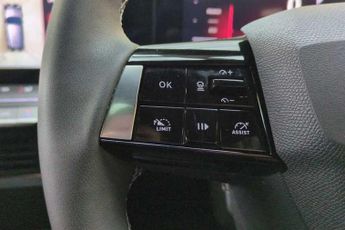 VAUXHALL ASTRA Electric 54kWh Ultimate Sports Tourer 5dr Electric Auto (156 ps)