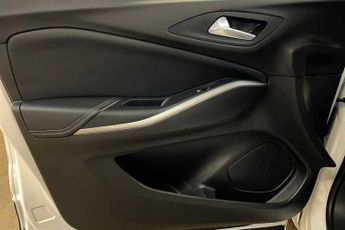 Vauxhall Grandland 1.6 14.2kWh GSe SUV 5dr Petrol Plug-in Hybrid Auto AWD Euro 6 (s