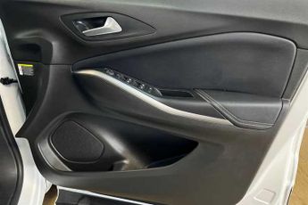 Vauxhall Grandland 1.6 14.2kWh GSe SUV 5dr Petrol Plug-in Hybrid Auto AWD Euro 6 (s