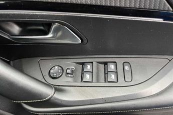 Peugeot E-2008 50kWh GT Premium SUV 5dr Electric Auto (136 ps)