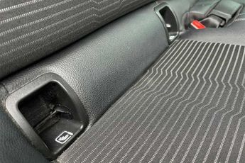 MERCEDES-BENZ GLA 1.3 GLA200 Sport SUV 5dr Petrol 7G-DCT Euro 6 (s/s) (163 ps)