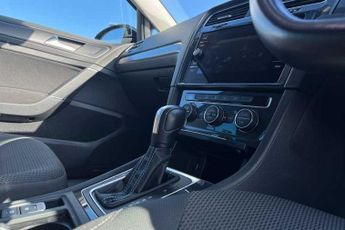 VOLKSWAGEN E-GOLF 35.8kWh e-Golf Hatchback 5dr Electric Auto (136 ps)