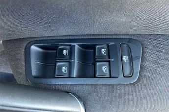 VOLKSWAGEN E-GOLF 35.8kWh e-Golf Hatchback 5dr Electric Auto (136 ps)