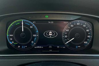 VOLKSWAGEN E-GOLF 35.8kWh e-Golf Hatchback 5dr Electric Auto (136 ps)