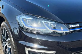 VOLKSWAGEN E-GOLF 35.8kWh e-Golf Hatchback 5dr Electric Auto (136 ps)
