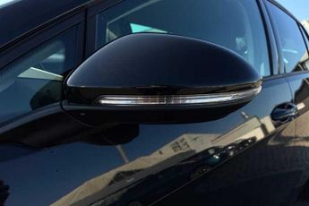 VOLKSWAGEN E-GOLF 35.8kWh e-Golf Hatchback 5dr Electric Auto (136 ps)