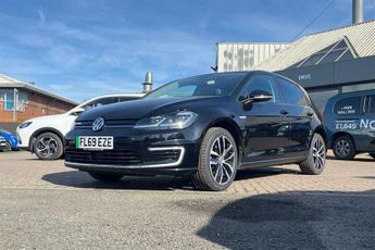 VOLKSWAGEN E-GOLF 35.8kWh e-Golf Hatchback 5dr Electric Auto (136 ps)
