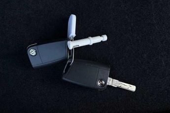 VOLKSWAGEN E-GOLF 35.8kWh e-Golf Hatchback 5dr Electric Auto (136 ps)