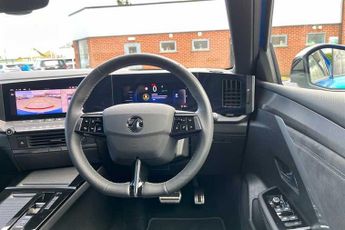 Vauxhall Astra Electric 54kWh Ultimate Hatchback 5dr Electric Auto (156 ps)