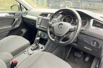 Volkswagen Tiguan 2.0 TDI BlueMotion Tech SE Navigation SUV 5dr Diesel DSG 4Motion