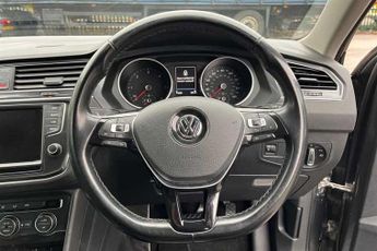 Volkswagen Tiguan 2.0 TDI BlueMotion Tech SE Navigation SUV 5dr Diesel DSG 4Motion