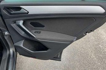 Volkswagen Tiguan 2.0 TDI BlueMotion Tech SE Navigation SUV 5dr Diesel DSG 4Motion