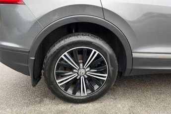 Volkswagen Tiguan 2.0 TDI BlueMotion Tech SE Navigation SUV 5dr Diesel DSG 4Motion