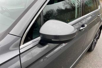 Volkswagen Tiguan 2.0 TDI BlueMotion Tech SE Navigation SUV 5dr Diesel DSG 4Motion