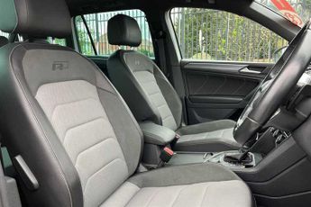 VOLKSWAGEN TIGUAN 2.0 TDI R-Line Tech SUV 5dr Diesel DSG 4Motion Euro 6 (s/s) (150