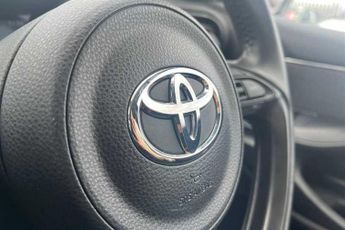 TOYOTA YARIS 1.5 VVT-h Design Hatchback 5dr Petrol Hybrid E-CVT Euro 6 (s/s) 