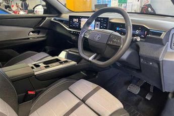 Vauxhall Grandland Electric 73kWh GS SUV 5dr Electric Auto (213 ps)