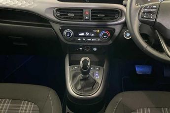 Hyundai i10 1.0 Premium Hatchback 5dr Petrol Auto Euro 6 (s/s) (63 ps)