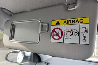 Hyundai KONA 64 kWh (204 PS) Premium 5 Door Electric SUV Automatic *** 1 Owne