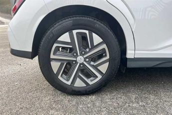 Hyundai KONA 64 kWh (204 PS) Premium 5 Door Electric SUV Automatic *** 1 Owne