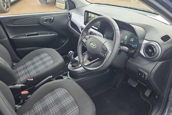 Hyundai i10 1.0 Premium Hatchback 5dr Petrol Auto Euro 6 (s/s) (63 ps)