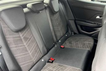 VAUXHALL MOKKA Electric 50kWh Ultimate SUV 5dr Electric Auto (136 ps)