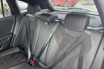 MERCEDES-BENZ GLA 2.0 GLA220d AMG Line (Premium Plus) SUV 5dr Diesel 8G-DCT 4MATIC