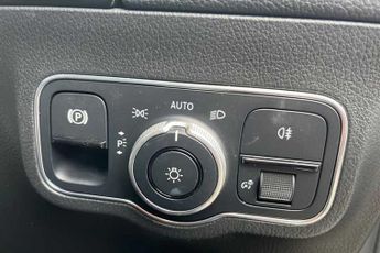 MERCEDES-BENZ GLA 2.0 GLA220d AMG Line (Premium Plus) SUV 5dr Diesel 8G-DCT 4MATIC