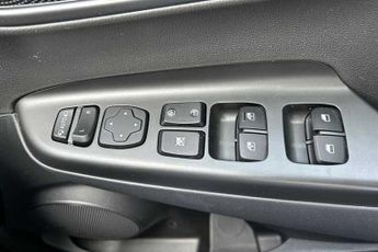 Hyundai KONA 64kWh Premium SUV 5dr Electric Auto (10.5kW Charger) (204 ps)