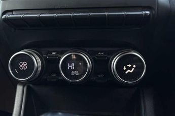 RENAULT CAPTUR 1.6 E-TECH evolution SUV 5dr Petrol Hybrid Auto Euro 6 (s/s) (14