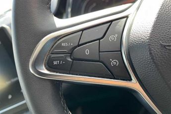 RENAULT CAPTUR 1.6 E-TECH evolution SUV 5dr Petrol Hybrid Auto Euro 6 (s/s) (14