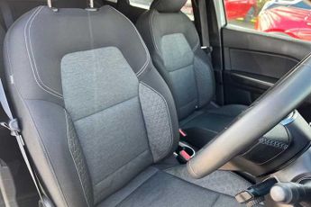 RENAULT CAPTUR 1.6 E-TECH evolution SUV 5dr Petrol Hybrid Auto Euro 6 (s/s) (14